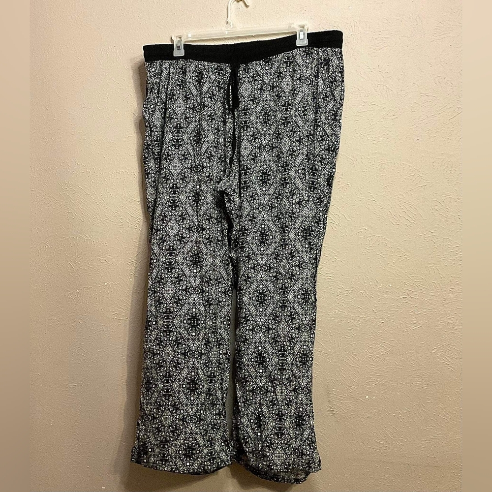 Black and white palazzo style pants(3x)